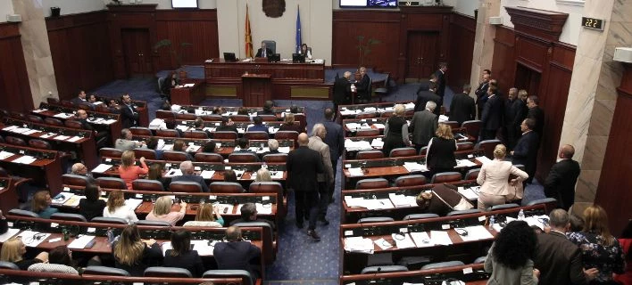 Τα ξένα ΜΜΕ για την ψηφοφορία στα Σκόπια: Ερχονται κι άλλα εμπόδια, κρίσιμη νίκη για Ζάεφ